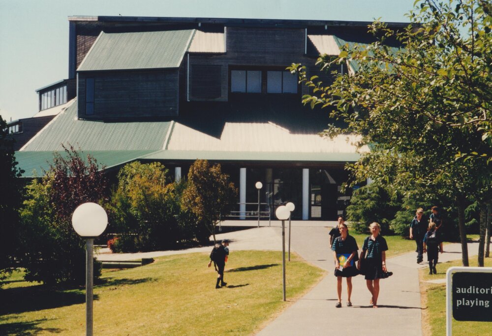 Auditorium (1998)