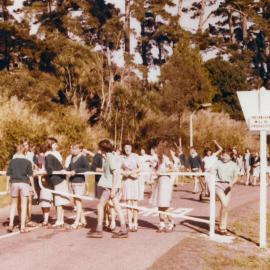 Students at school gate (1981)